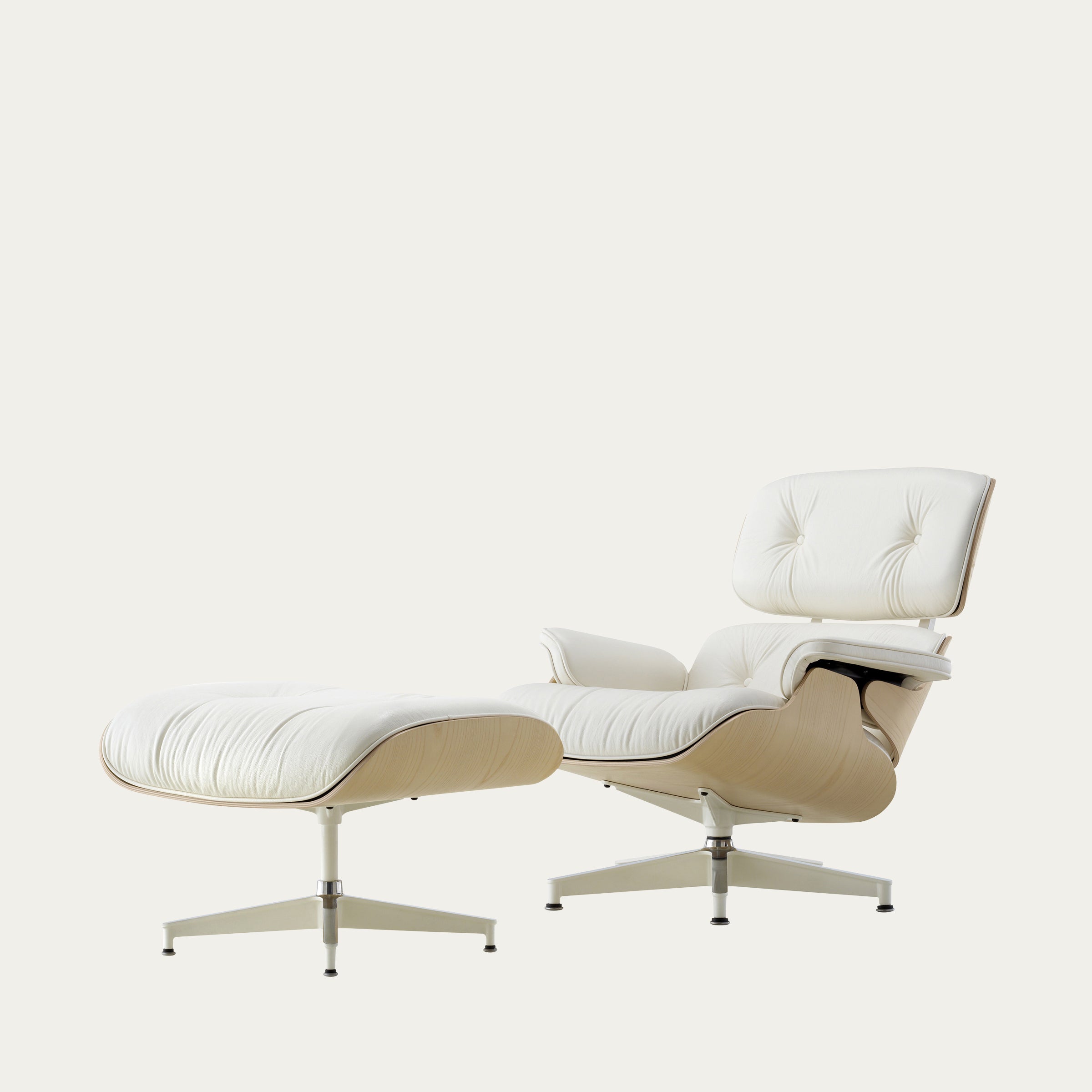 Der Eames Lounge Chair mit passendem Ottoman von Charles & Ray Eames als klassische Mid-Century Relaxlösung