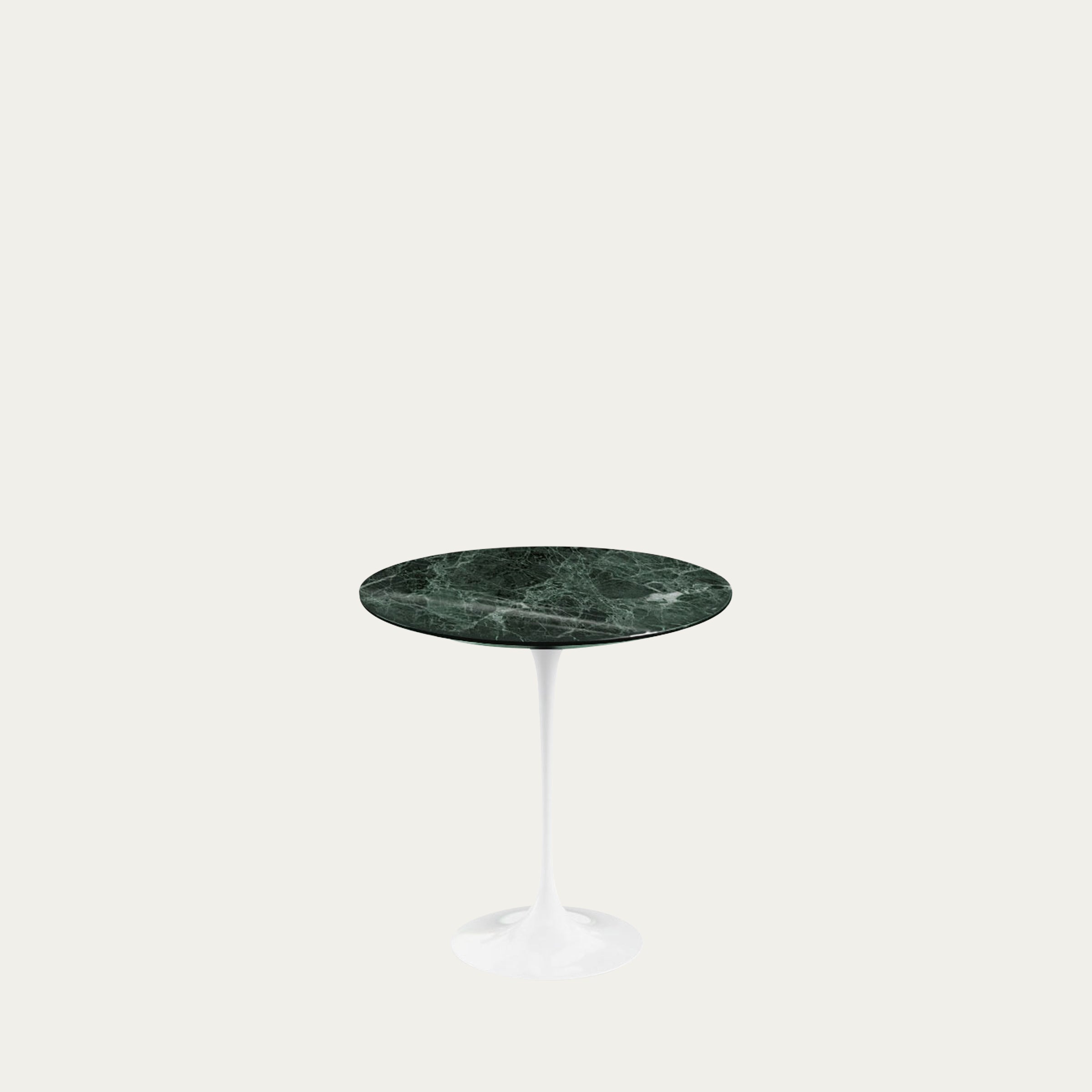 Tulip Side Table von Eero Saarinen 1957 mit grüner Marmorplatte und weißem Sockel