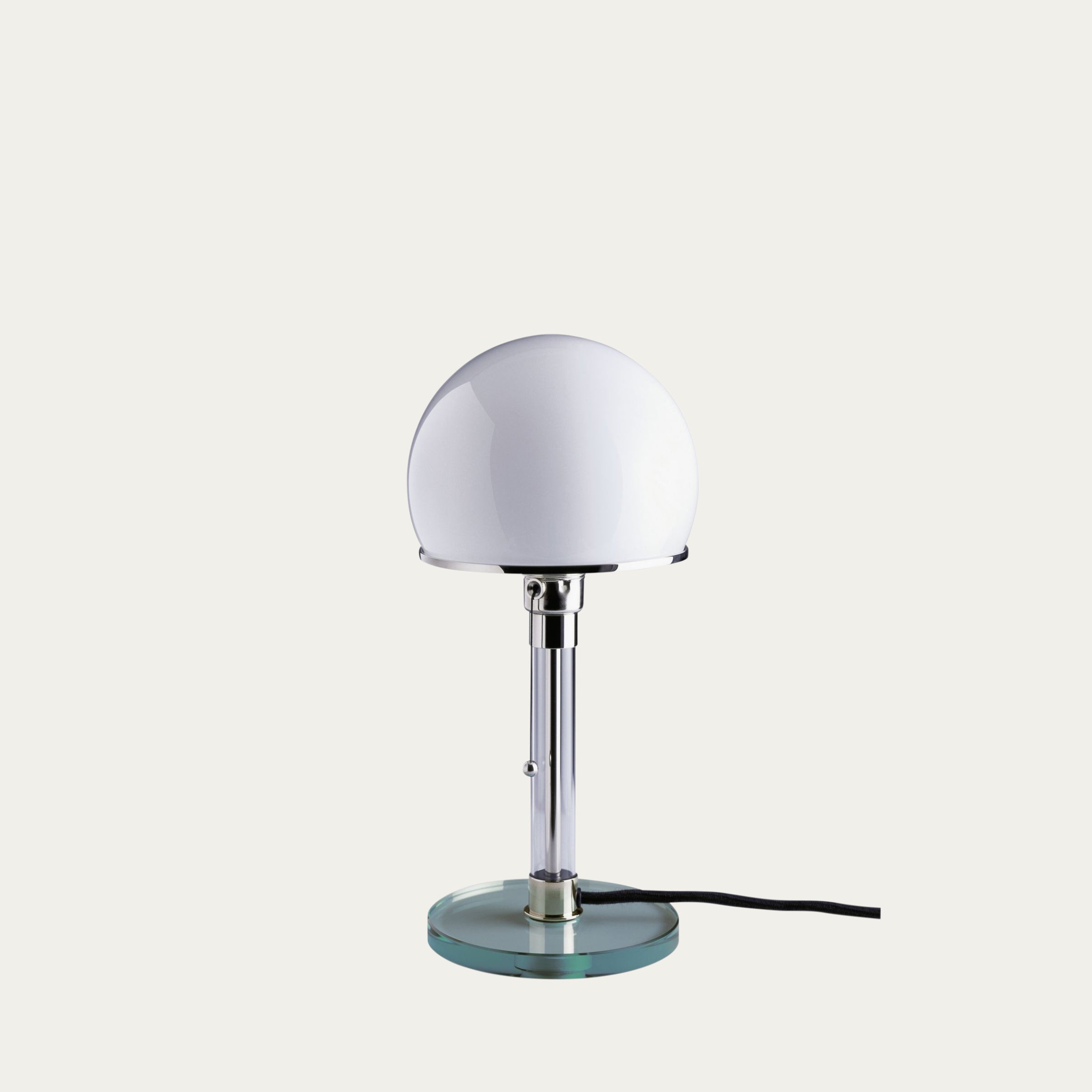 WG24 Tischleuchte von Wilhelm Wagenfeld – ikonische Bauhaus Lampe aus Italien