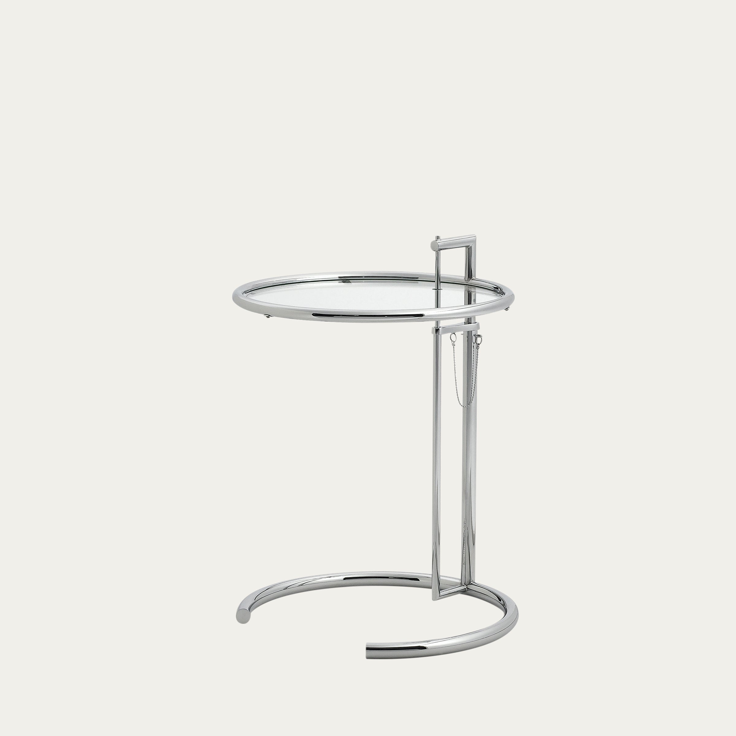 Verchromter Adjustable Table E1027 von Eileen Gray 1927 mit runder Glasplatte und minimalistischer Formsprache