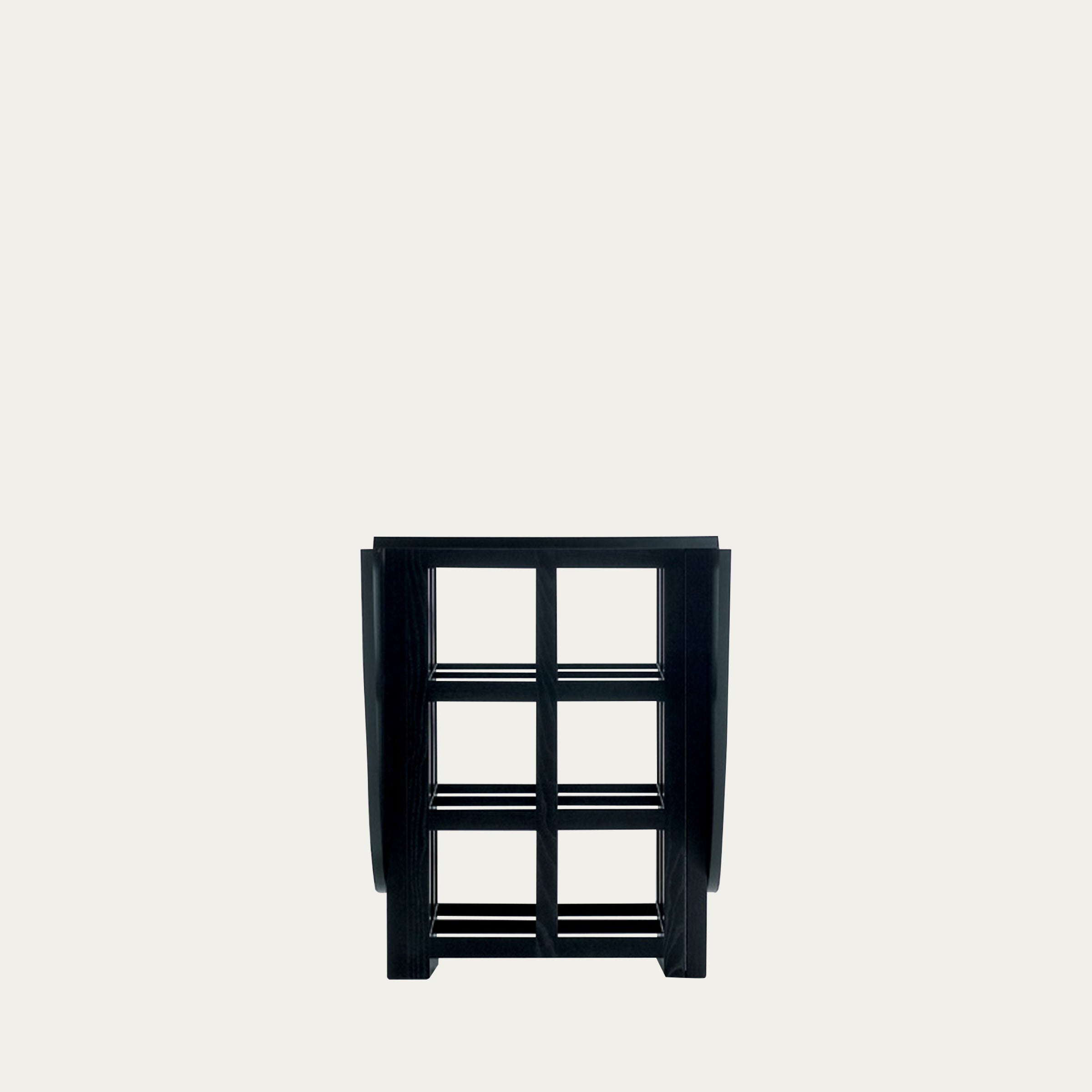 D.S.1 Klapptisch von Charles Rennie Mackintosh 1918 in zusammengeklapptem Zustand mit streng geometrischer Struktur