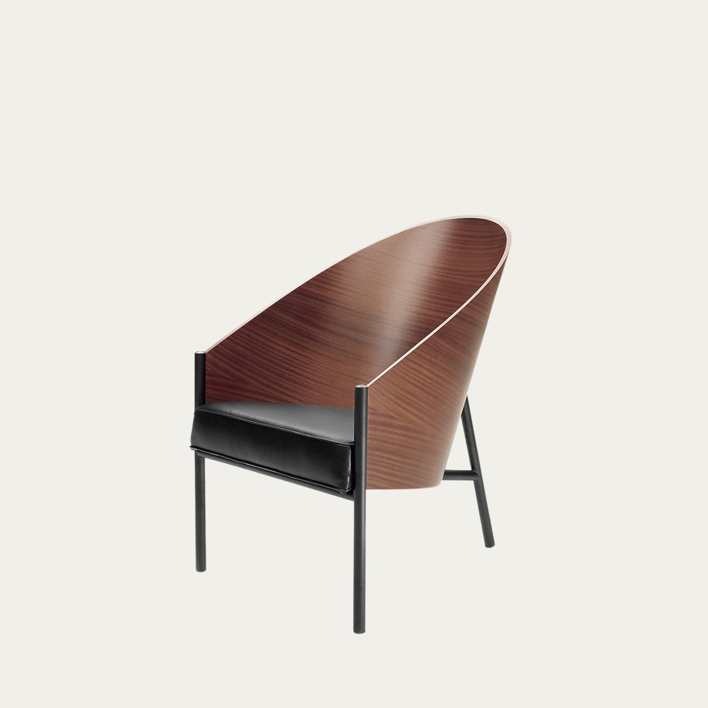 Seitenansicht des Pratfall Schalensessels von Philippe Starck aus dem Jahr 1984 – elegante Holzschale mit schwarzem Lederpolster und filigranem Metallgestell