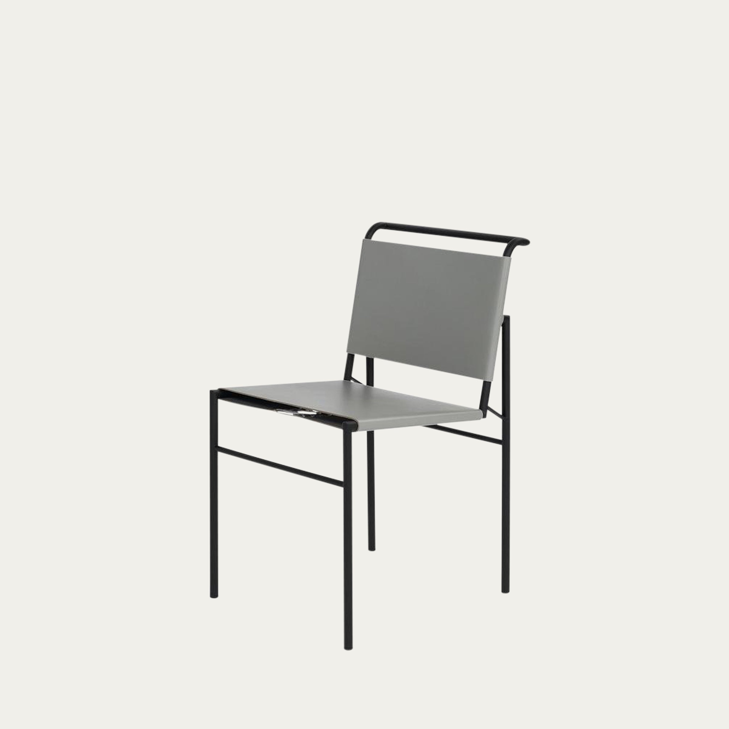 Roquebrune Stuhl von Eileen Gray mit grauer Bespannung, filigranem Stahlrahmen und klarer konstruktiver Formensprache