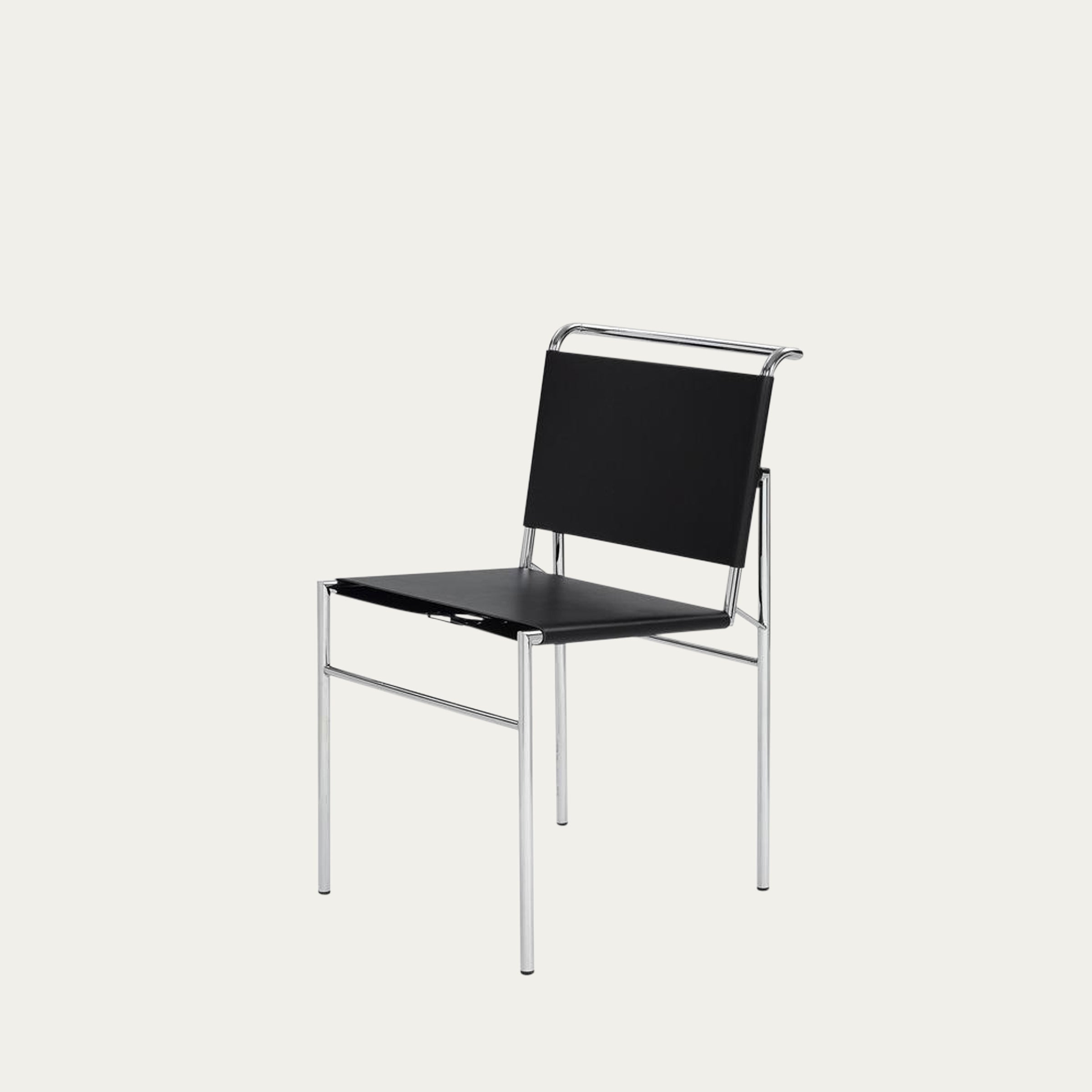 Roquebrune Stuhl in schwarzer Ausführung von Eileen Gray 1927 mit verchromtem Gestell und reduzierter Silhouette