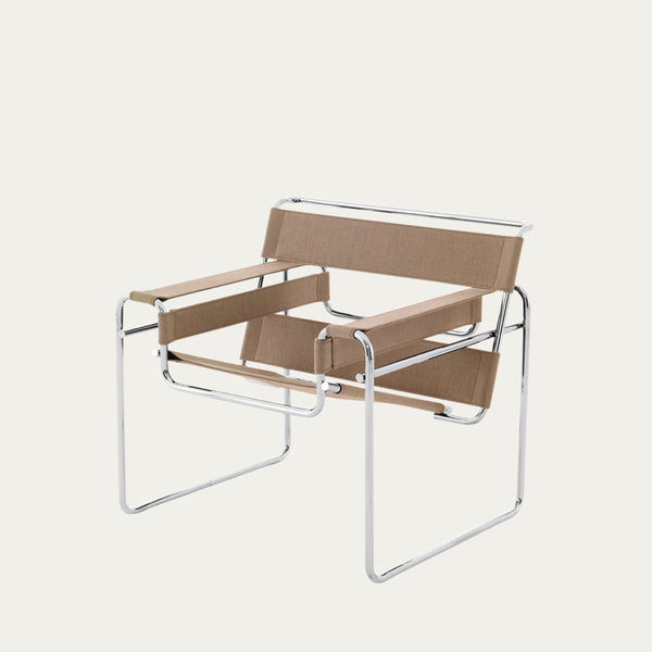 Vorderansicht des braunen S34 Freischwingers Wassily Sessels von Marcel Breuer – Stahlrohr und stoffbezogene Sitz- und Rückenflächen