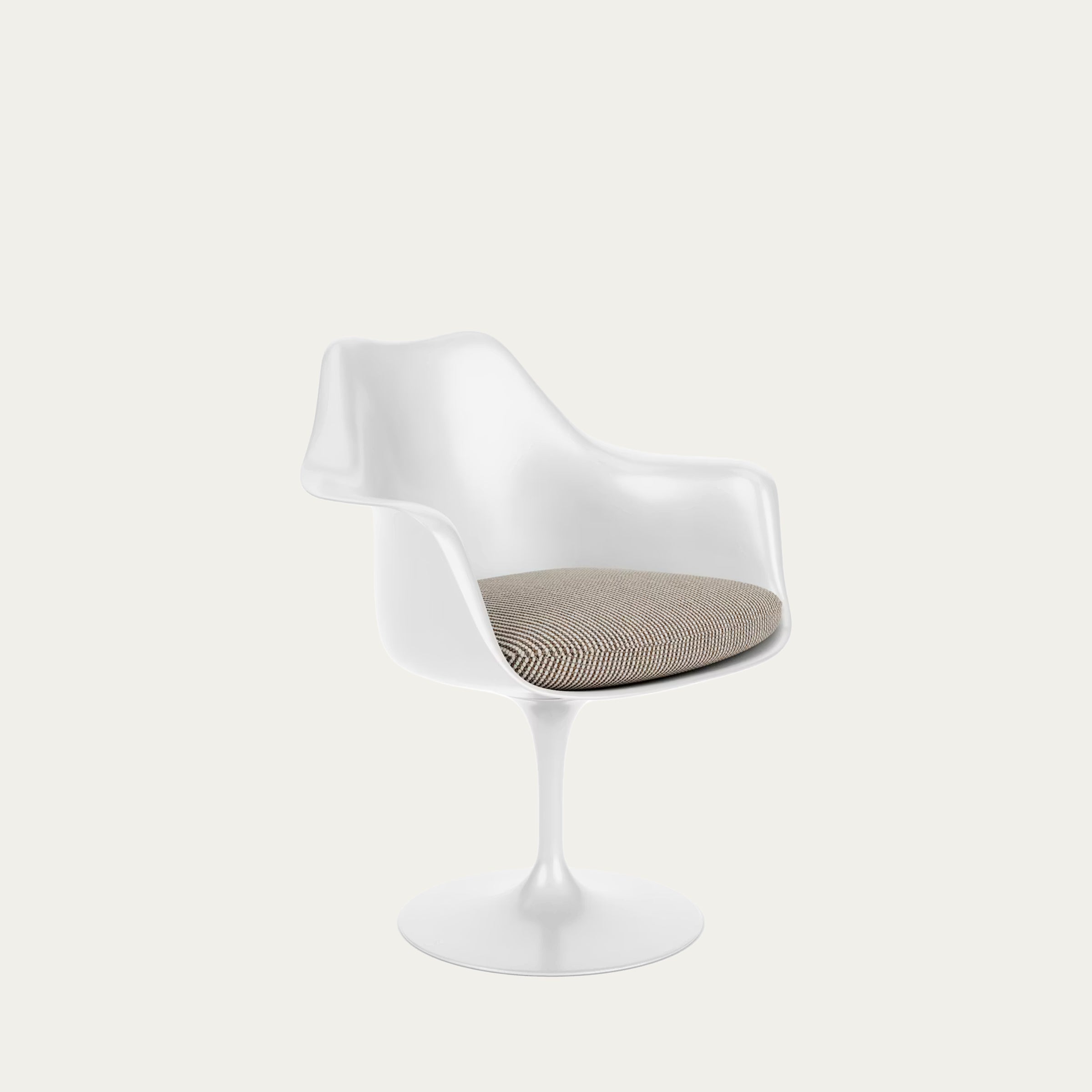 Tulip Armchair von Eero Saarinen 1957 mit weißem Kunststoffschalenkorpus, drehbarem Tulpenfuß und gepolsterter Sitzfläche