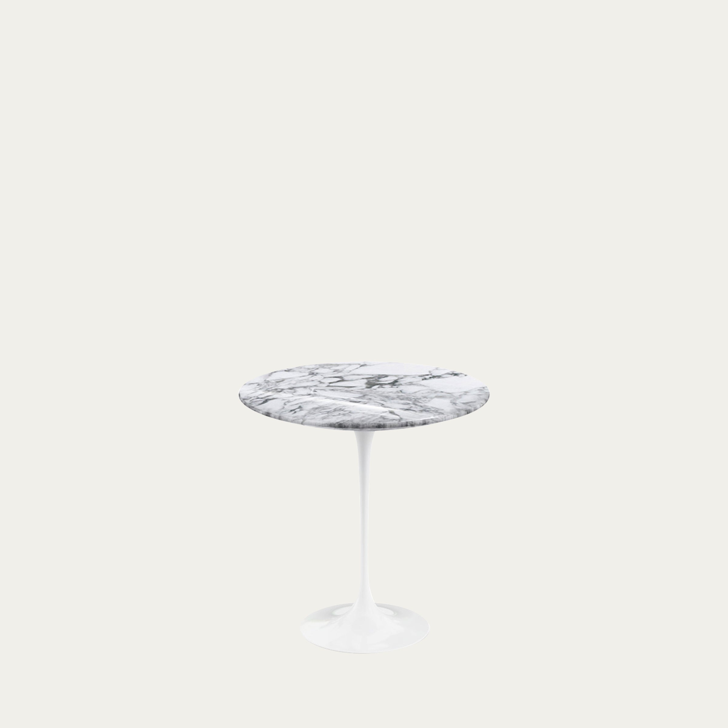 Tulip Side Table von Eero Saarinen 1957 mit weißer Carrara-Marmorplatte und Tulpenfuß
